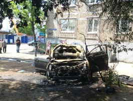 Сгоревшая «Хонда» на ул. Баграмяна в Калининграде