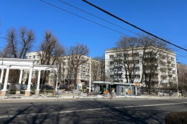 В центре Калининграда из-за ремонта тротуара временно перенесут остановку областных автобусов