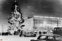 Новогодняя ёлка на площади Победы / Калининград, 2 января 1979