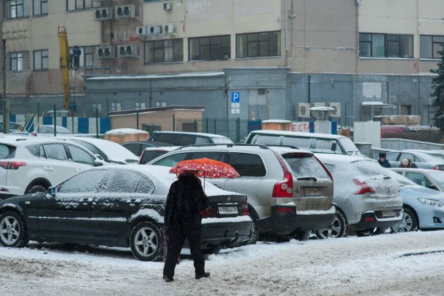 Полиция: Калининградец сканировал сигнализации и обворовывал автомобили на стоянках у ТЦ