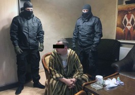 В посёлке Космодемьянского полицейские нашли особняк с «конопляными» комнатами (видео)
