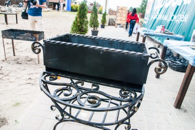 Двое работников во время испытательного срока украли из кузницы в Калининграде 40 мангалов