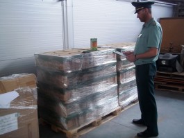 Водитель грузовика пытался незаконно ввезти в регион более тонны сока из Украины