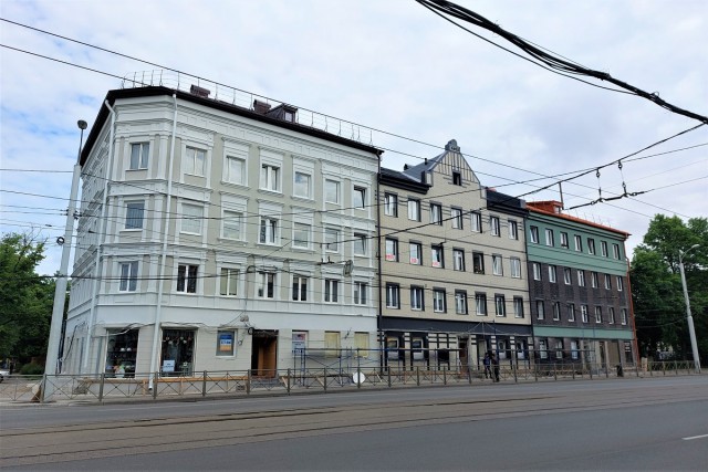 «Чтобы не смотрелся сараем»: Туркин объяснил «тройной» фасад дома на улице Черняховского