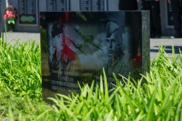 «Спасибо, дед»: в Пятидорожном захоронили останки лётчиков ИЛ-2, погибших 73 года назад (фото)
