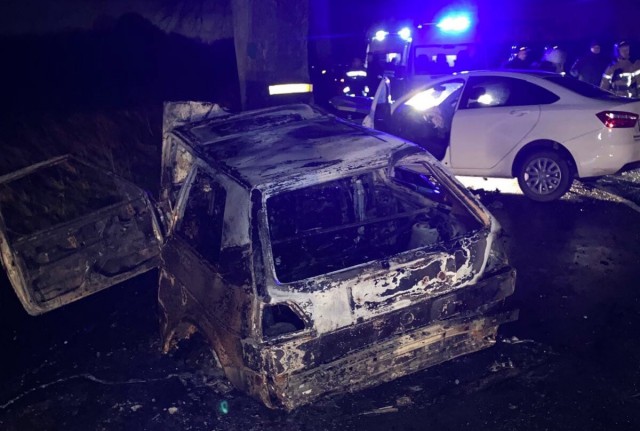 В Зеленоградском округе «Фольксваген» загорелся после столкновения с «Ладой»: пострадали семь человек