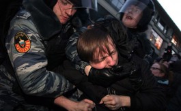 Акция протеста в Москве закончилась массовыми столкновениями с полицией и задержаниями