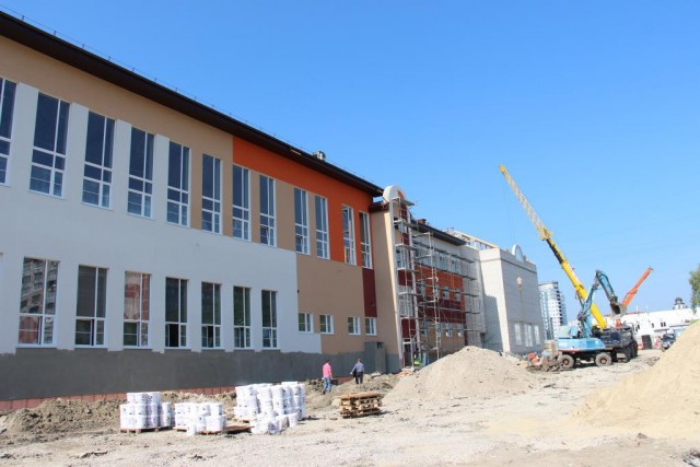 Ярошук: Новая школа на Острове построена на 60%