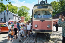На территории Фридландских ворот в Калининграде открыли выставку в трамвае «Дюваг»