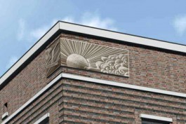 Фасад дома на улице Театральной в Калининграде украсят панно с чайками и солнцем