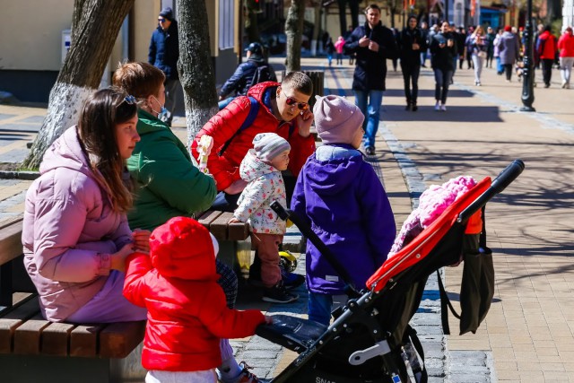 «Детское питание и сертификат на няню»: как хотят повышать рождаемость в Калининградской области