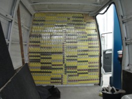 Житель области пытался вывезти в Польшу 7 500 пачек контрабандных сигарет (фото)