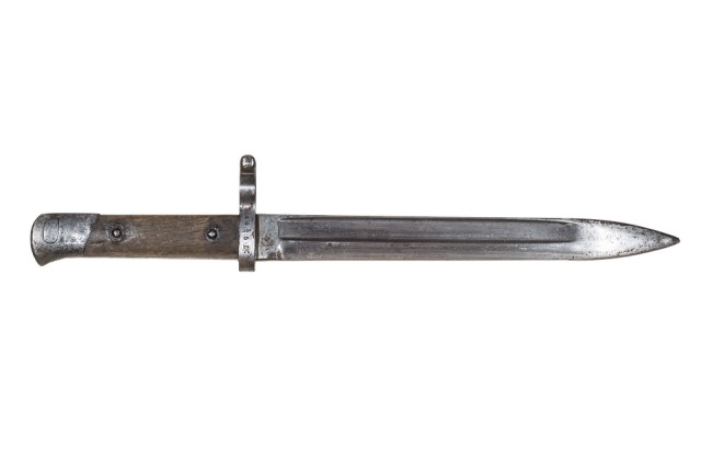 В Славском округе мужчина продал штык-нож от винтовки «Маузер» времён Первой мировой войны