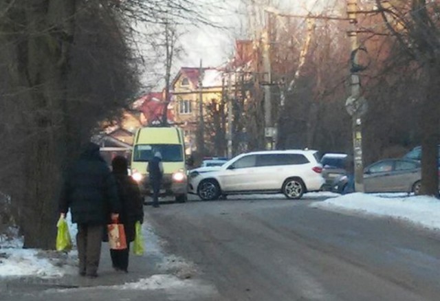 На ул. Красной в Калининграде внедорожник врезался в маршрутку