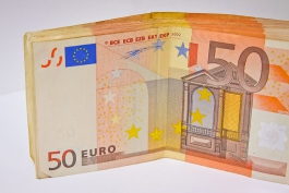 Курс евро вырос на 1 рубль