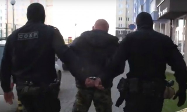 «Выбивали „долги” у бизнесменов»: СОБР и «Гром» задержали банду вымогателей в Калининграде (видео)