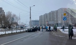На улице Гайдара в Калининграде после ДТП перевернулась машина