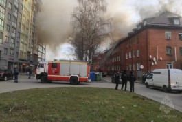 На улице Артиллерийской в Калининграде произошёл пожар в жилом доме: есть погибший 
