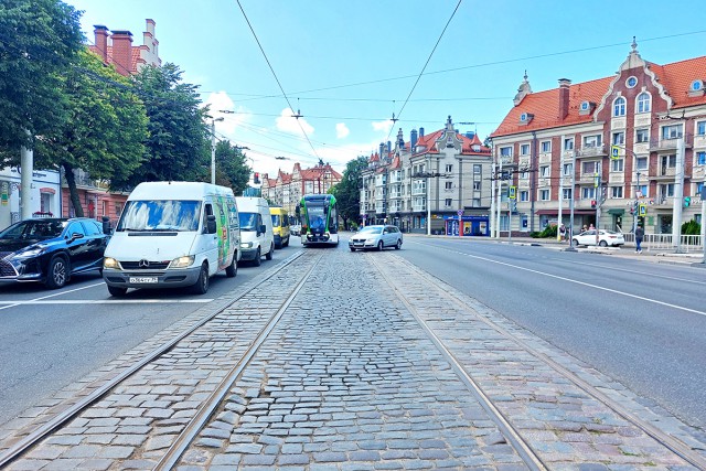 В сентябре на двух перекрёстках в центре Калининграда уберут брусчатку с трамвайных путей