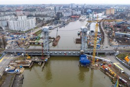 В Калининграде начали строить башни-опоры железнодорожного моста через Преголю (видео)