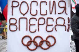«Россия, вперёд!»: в Калининграде выложили олимпийские кольца из колбасы