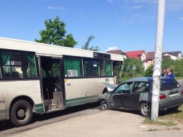 В Калининграде полиция разыскивает водителя, сбежавшего после ДТП с рейсовым автобусом (фото)