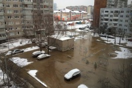 Строители задели водопровод на улице генерала Павлова: затопило часть Острова