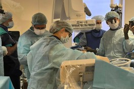 Калининградские врачи провели операцию на сердце 78-летней женщине с тяжёлой онкологией 