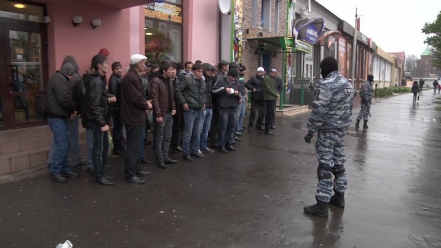 После рейда на Центральном рынке Калининграда депортируют более 20 нелегальных мигрантов (фото)