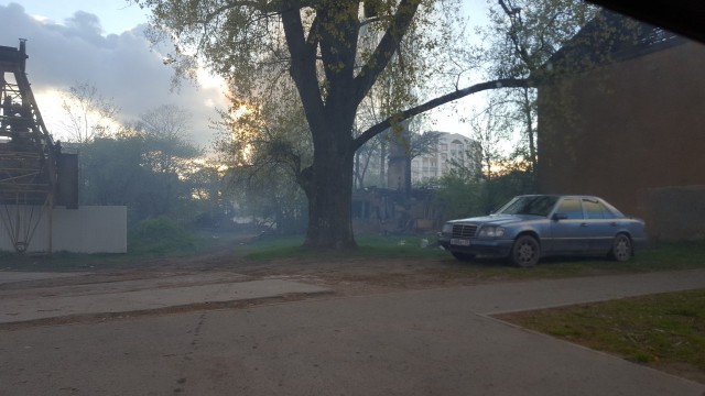 На улице Красносельской в Калининграде загорелся пустующий дом