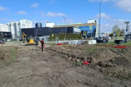На месте будущего сквера на улице Флотской в Калининграде приступили к земляным работам