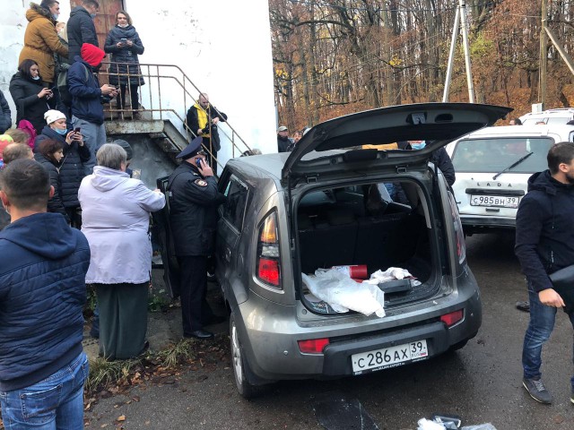 Полиция завела дело на водителя, въехавшего в толпу людей в Холмогоровке