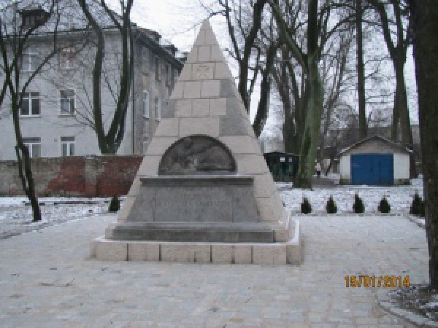 В Калининграде вандалы распилили указатель к памятнику погибшим в Первой мировой войне