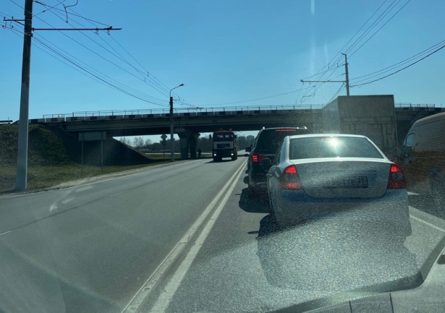 Автомобилисты жалуются на большие пробки на въездах в Калининград