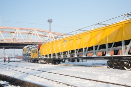 Для уборки снега в Калининградской области используют самоходный поезд (фото)