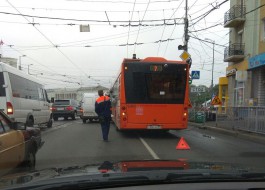 На площади Победы в Калининграде произошло ДТП с пассажирским автобусом