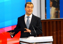 Медведев об участии в выборах президента РФ: Ждать осталось недолго