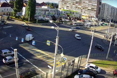 Власти Калининграда обещают в ближайшее время убрать брусчатку на перекрёстке Фрунзе — 9 Апреля