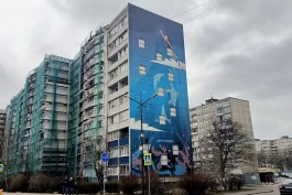 «Путеводная звезда»: на стену дома в центре Калининграда нанесли гигантский мурал 
