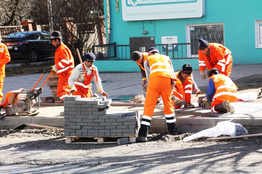 Региональные власти: В строительной отрасли региона около 20% рабочих — иностранцы