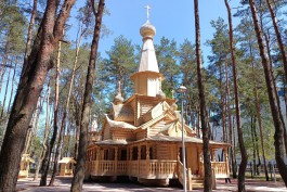 «Листва на куполах и резной иконостас»: в Калининграде построили деревянный храмовый комплекс у «Автотор-Арены»