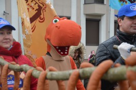 «С динозавром и размахом»: как в Калининграде отметили Праздник длинной колбасы (фото)