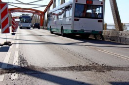 Дорожники начали ямочный ремонт на четырёх мостах Калининграда
