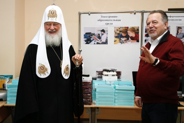 «Благодарность за добрые дела»: Патриарх Кирилл отметил вклад Владимира Щербакова в духовное развитие