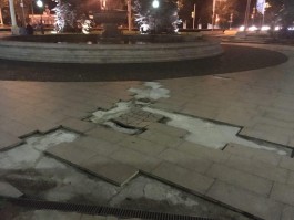 Почему никто не следит за сквером у памятника Шиллеру в Калининграде? 