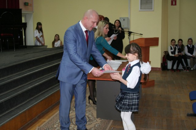 Учеников лицея №35 в Калининграде наградили именными стипендиями (фото)