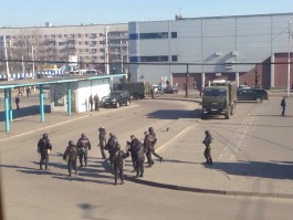 Автовокзал в Калининграде оцепили военные (фото)