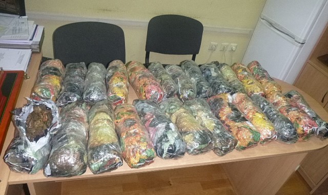 Таможенники обнаружили в автобусе Калининград — Вильнюс 30 кг контрабандного янтаря