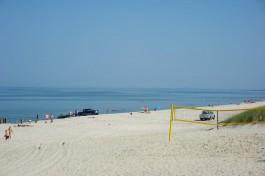 ГИБДД оштрафовала калининградца, который выехал на пляж под Балтийском на «Гелендвагене» и застрял в дюне