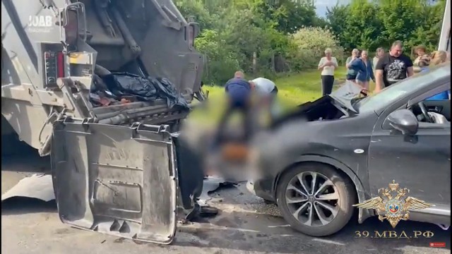 Под Славском «Ниссан» насмерть сбил грузчика и водителя мусоровоза (видео)